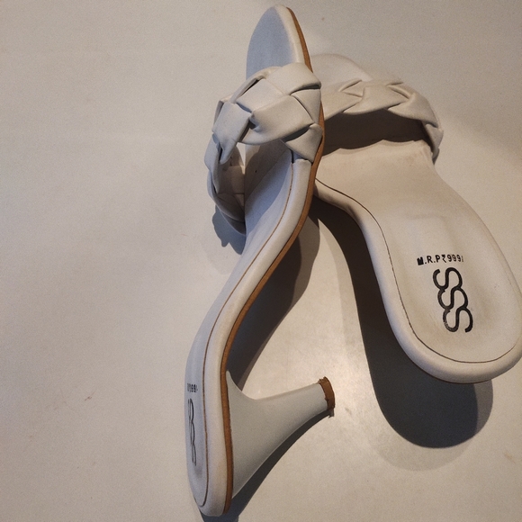 S. S. S brand white heels - Picture 5 of 7